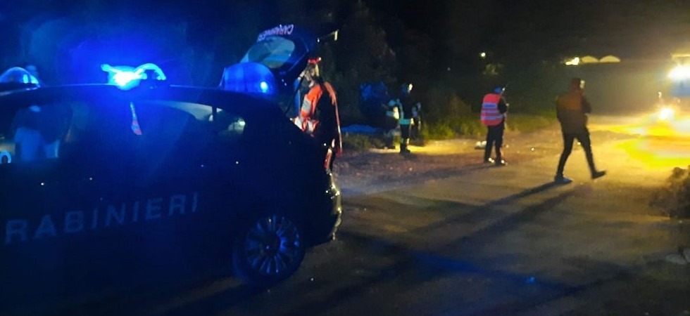 Nel terribile incidente l’auto si ribalta più volte e finisce fuori strada, morto un 36enne